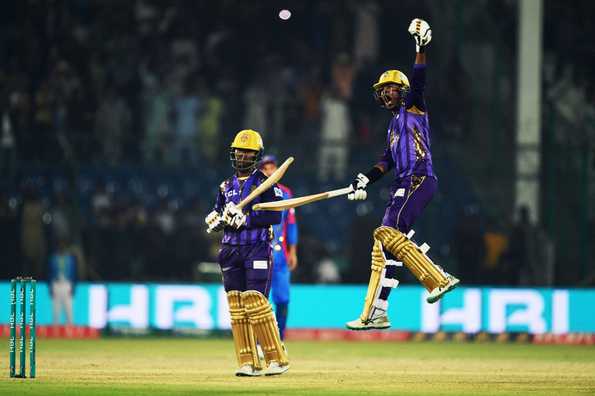 Sherfane Rutherford smashed a four off the last ball to seal a win for Quetta Gladiators