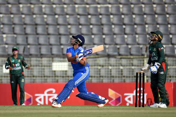 Shafali Varma got India off to a brisk start with 31 off 22.