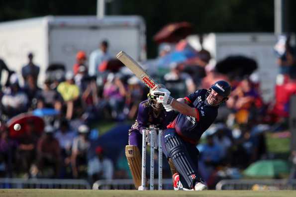 Travis Head hit six sixes on his way to a 32-ball 54 in his team's win