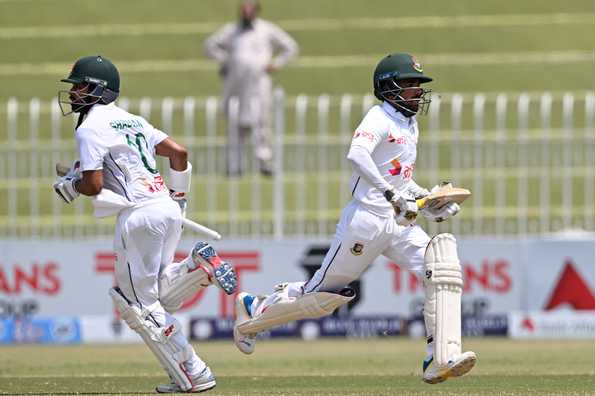 Shadman Islam and Mominul Haque put on an unbeaten 81-run stand by Lunch on Day 3