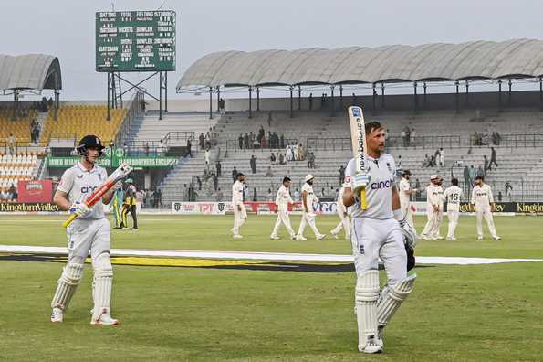 The duo put on an unbeaten 243-run stand for the 4th wicket