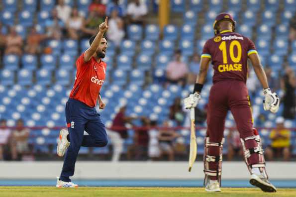 Saqib Mahmood and Jamie Overton picked three wickets each