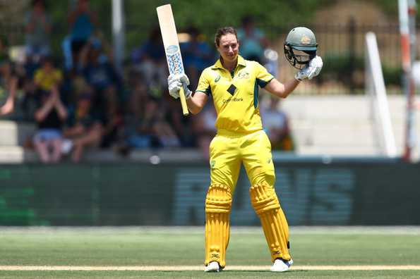 Ellyse Perry hit seven fours and six sixes in her 75-ball knock of 105