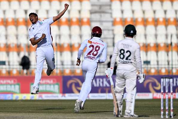 Gudakesh Motie picked two wickets in the second session