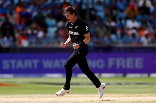 Matt Henry celebrates his five-wicket haul 