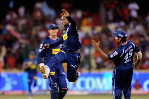 The Deccan Chargers kept their semi-final hopes alive with the victory over Bangalore.