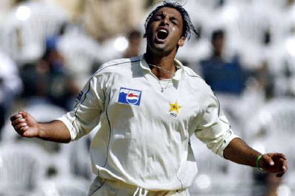 Pakistan's Shoaib Akhtar reacts after bowling to India's Saurav Ganguly during the fifth day of their third and final test cricket match in Bangalore in this December 12, 2007 file photo. Akhtar is doubtful for the first one-day international against West Indies in Abu Dhabi on Wednesday after straining his calf muscle. REUTERS/Arko Datta/Files