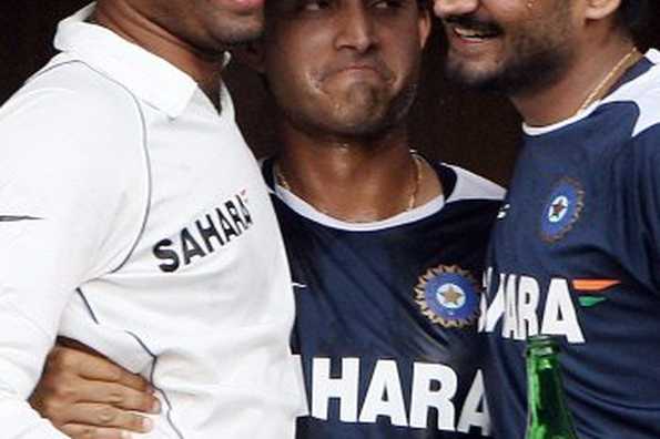 Indian batsman Sourav Ganguly (C) is flanked by teammates Venkatsai Laxman (L) and Harbhajan Singh in Nagpur on November 10. Ganguly ended his illustrious international career on Monday on a contented note, saying he saw a bright future for Indian cricket.