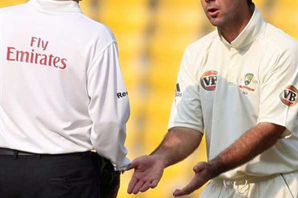 Australian captain Ricky Ponting (R) talks to umpire Billy Bowden in Nagpur, central India, on November 9. Cricket Australia chief executive James Sutherland said Monday he will seek an explanation from Ponting over his much-criticised bowling tactics in the final Test against India.