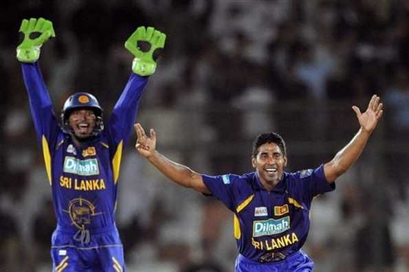 Sri Lanka's Chaminda Vaas (right) and Kumar Sangakkara (left) celebrate claiming India's Mahendra Singh Dhoni's wicket during the final of the Asia Cup in Karachi on July 6. Sri Lanka Cricket has agreed to raise players' fees and perks as part of a deal to settle a long-running dispute over contracts