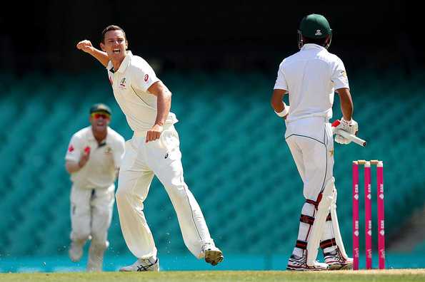 Josh Hazlewood led Australia with two wickets in the morning session on the final day to leave Pakistan in tatters.