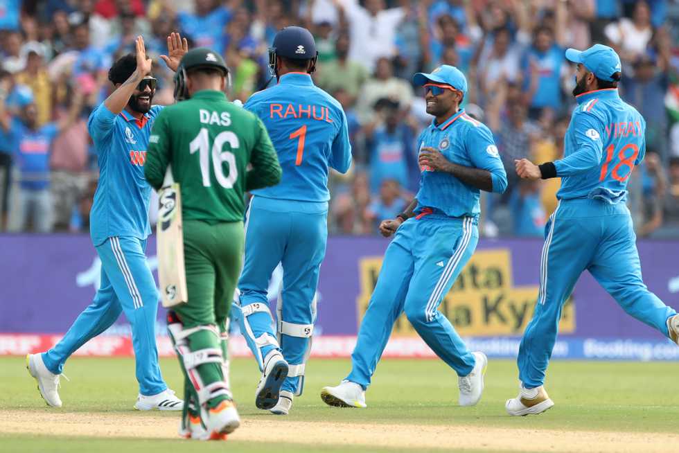 Bangladesh lost five wickets for only 126 runs in the middle overs period