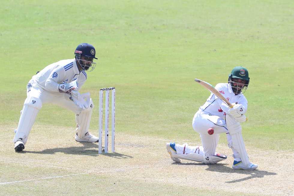 Mominul scored a hundred on the fourth day in Kanpur