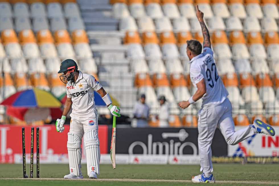 A sorry batting show compounded Pakistan's woes