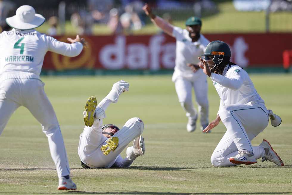 South Africa kept plugging away at the wickets despite Sri Lanka's defiance.